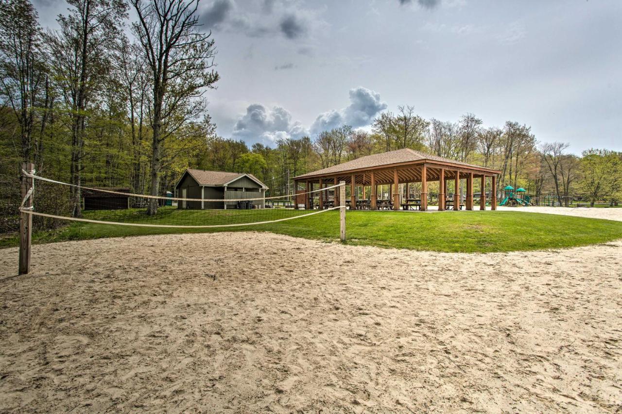 Poconos Vacation Home Walk To Locust Lake! Pocono Lake Exterior photo