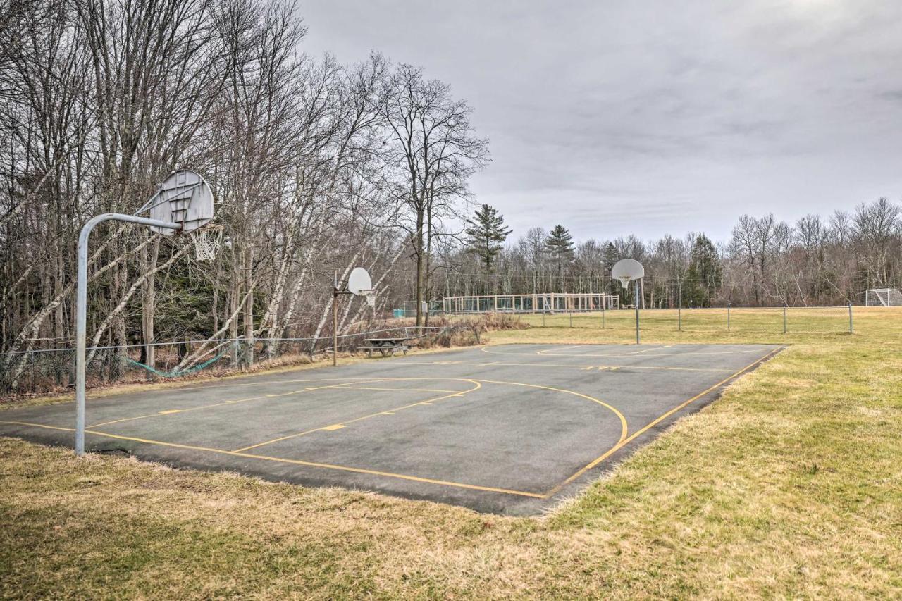 Poconos Vacation Home Walk To Locust Lake! Pocono Lake Exterior photo